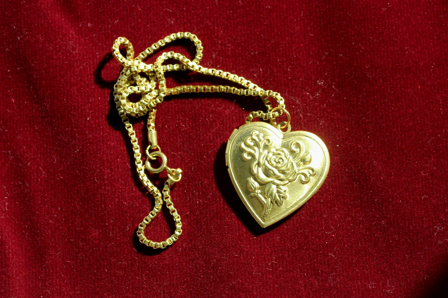 Vintage Rose Heart Locket Pendant Necklace - Handmade Vintage Locket Necklace with Rose Detailing