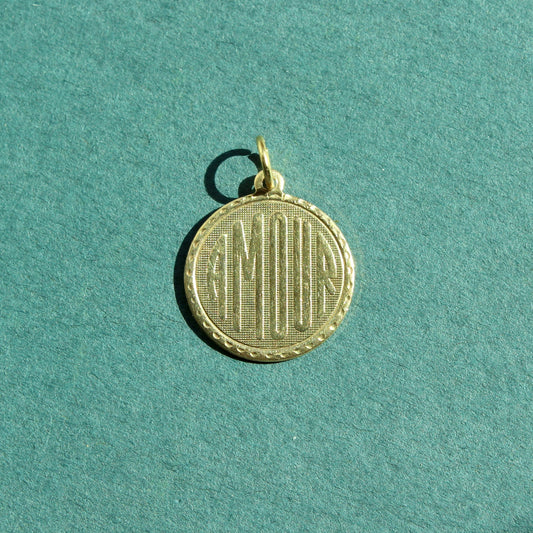 Vintage Amour Circle Charm