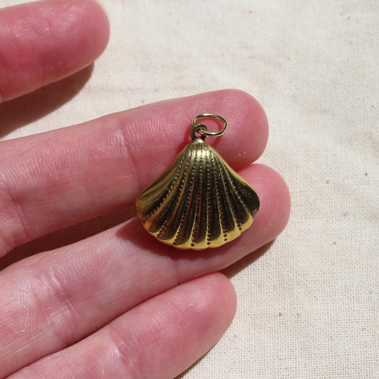 Vintage Brass Puffed Shell Charm - Vintage Double Sided Puff Charm - Brass Shell Charm