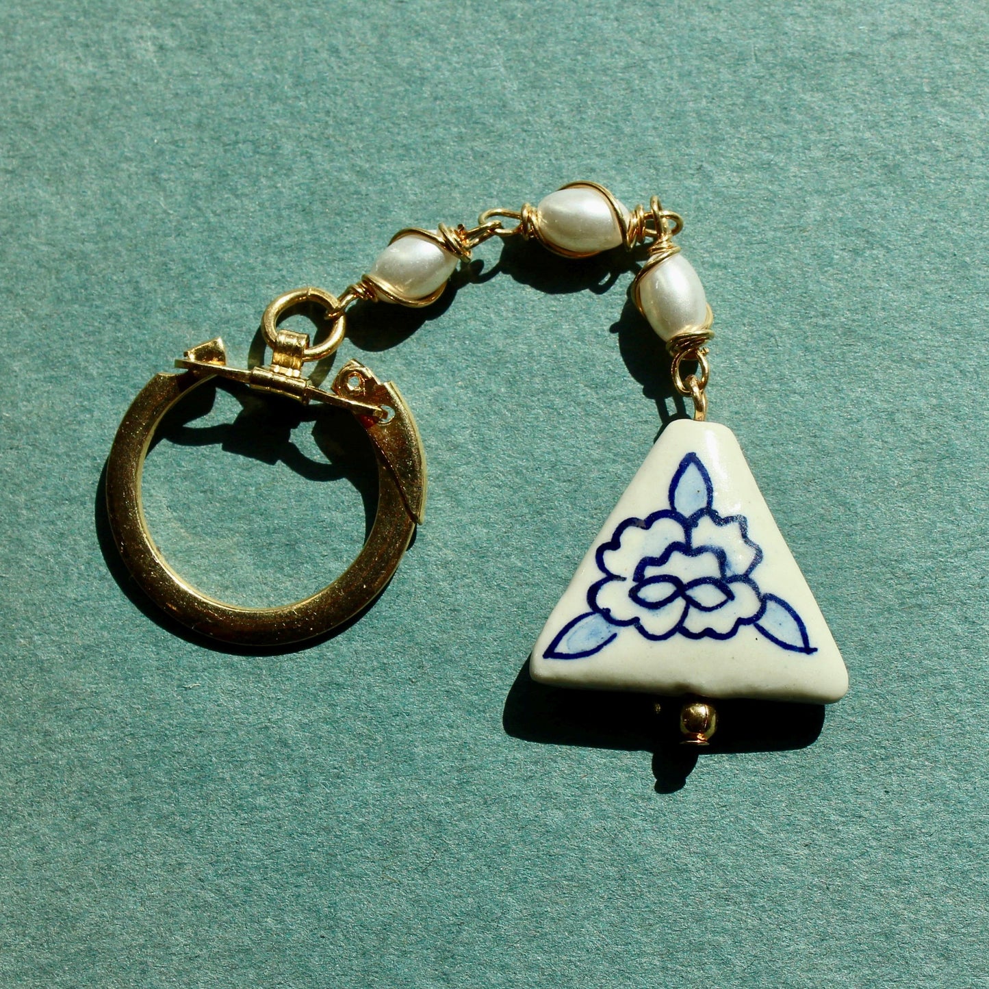 Vintage Ceramic Flower Pearl Keychain - Vintage Pearl Keychain with Painted Blue and White Charm - Grandmillenial Keychain