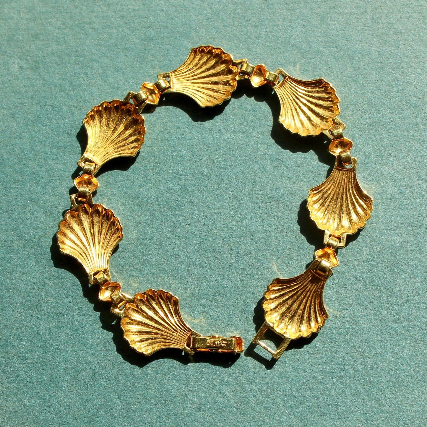 Vintage Avon Shell Bracelet - Vintage Gold Plated Beachy Bracelet