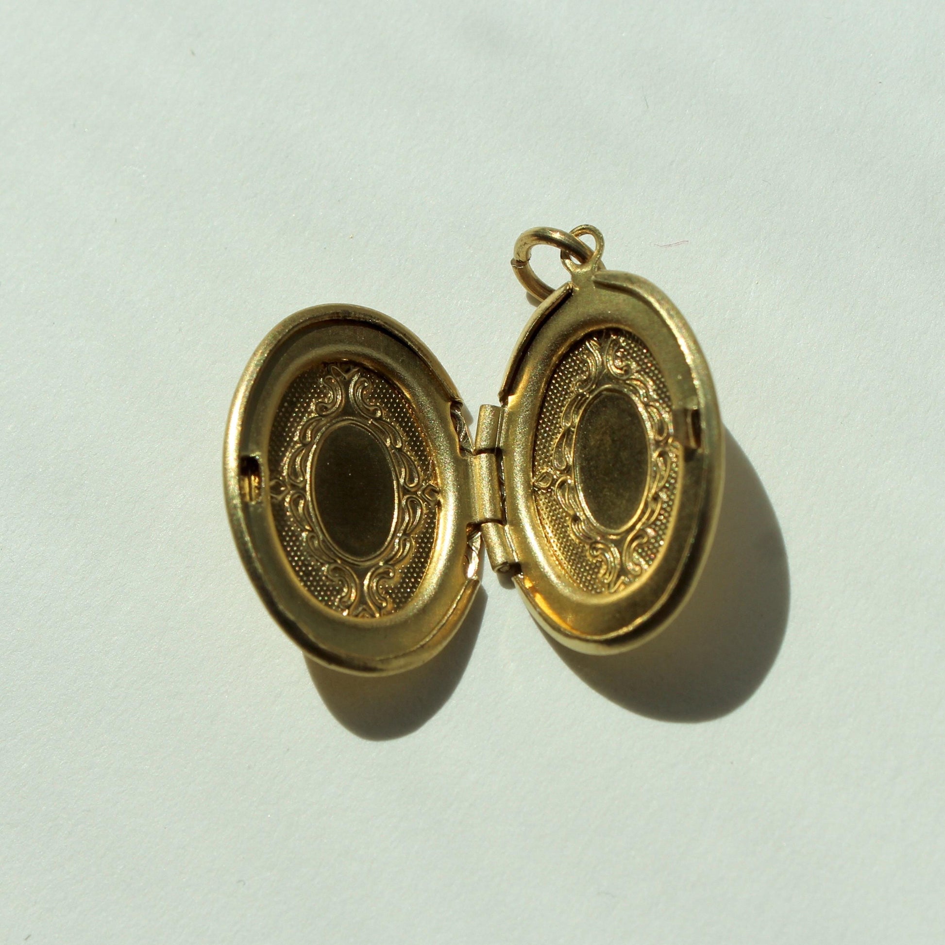 Brass Oval Detailed Locket - Medium Gold Tone Oval Locket - Brass Locket