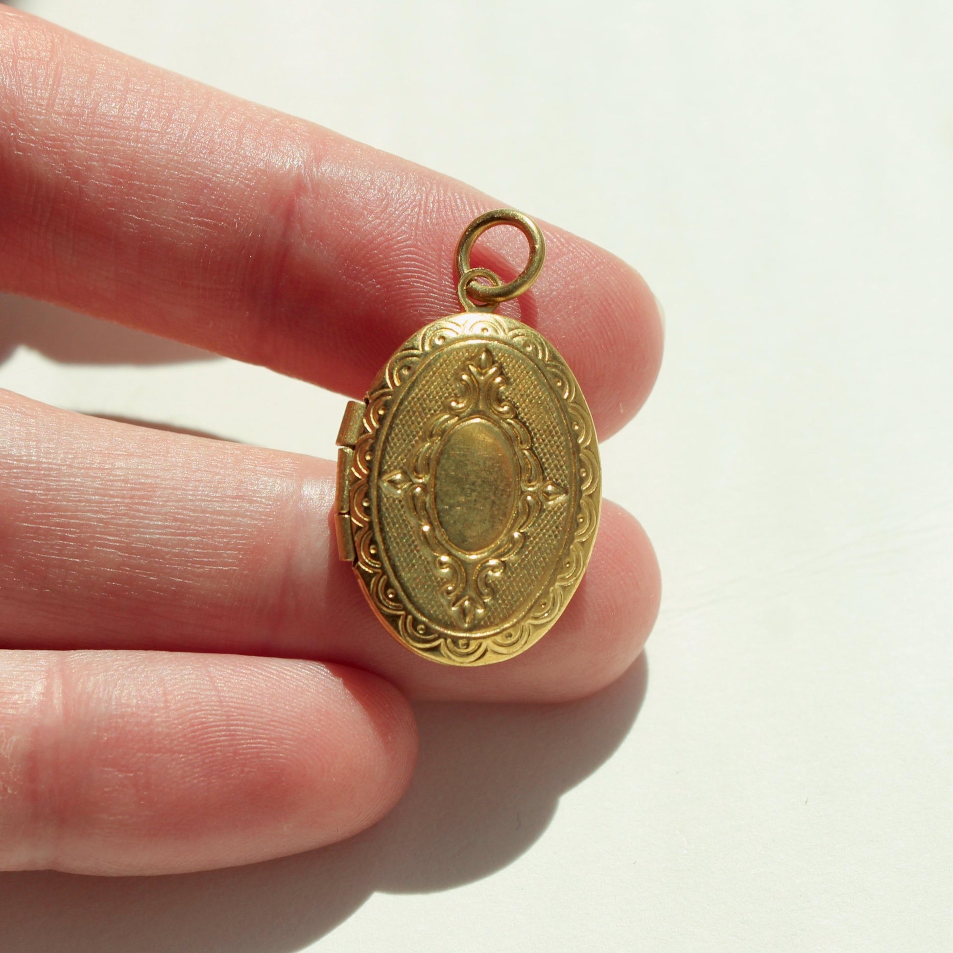 Brass Oval Detailed Locket - Medium Gold Tone Oval Locket - Brass Locket