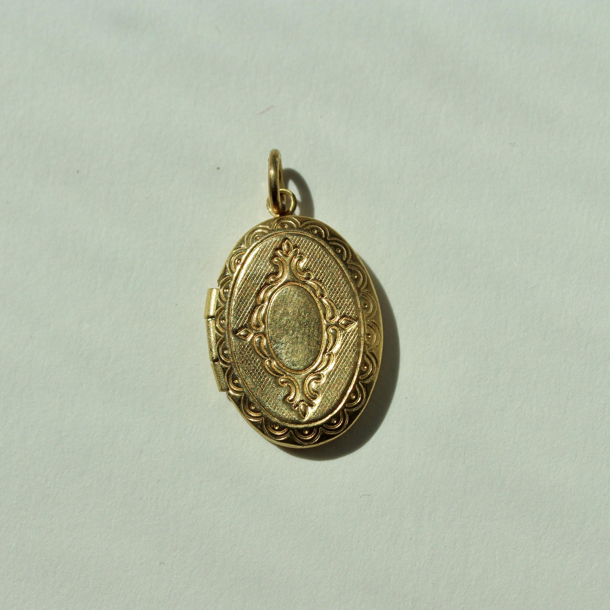 Brass Oval Detailed Locket - Medium Gold Tone Oval Locket - Brass Locket