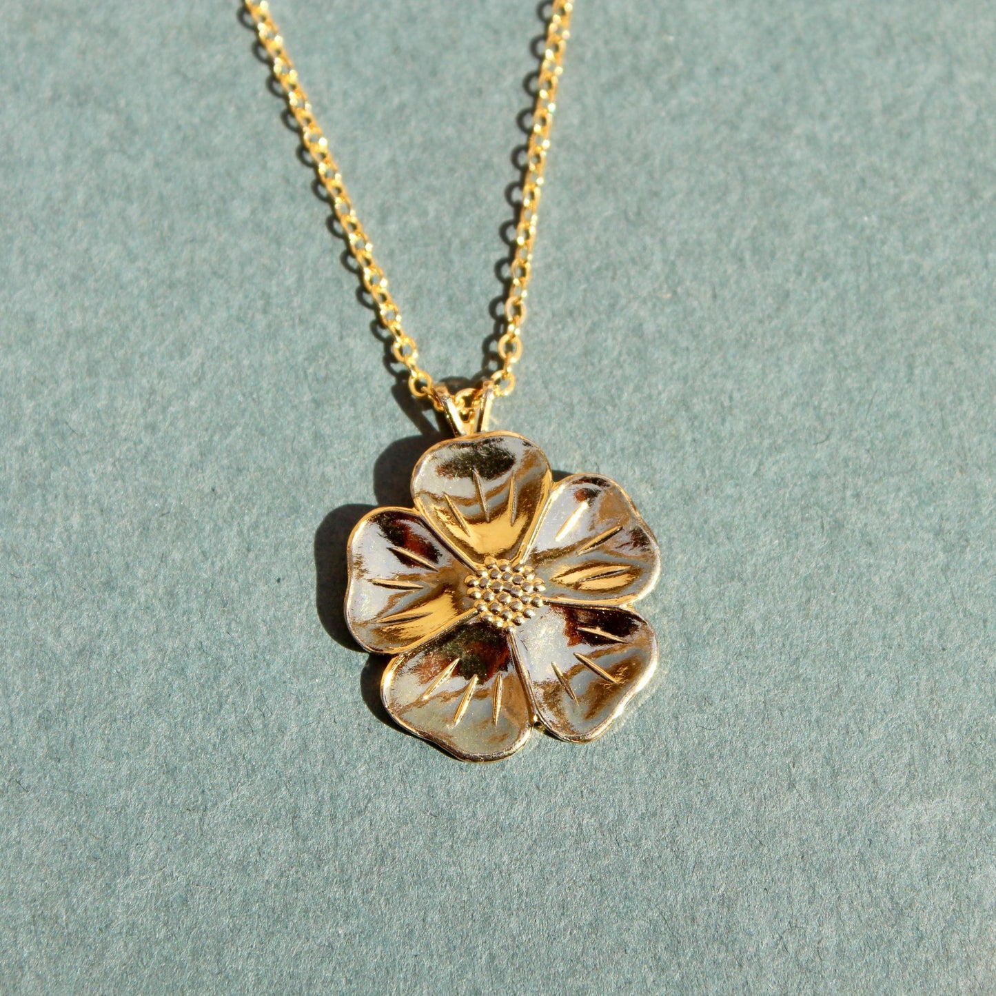 Vintage Gold Flower Necklace - Vintage Flower Pendant Necklace - Gold Plated Flower Necklace