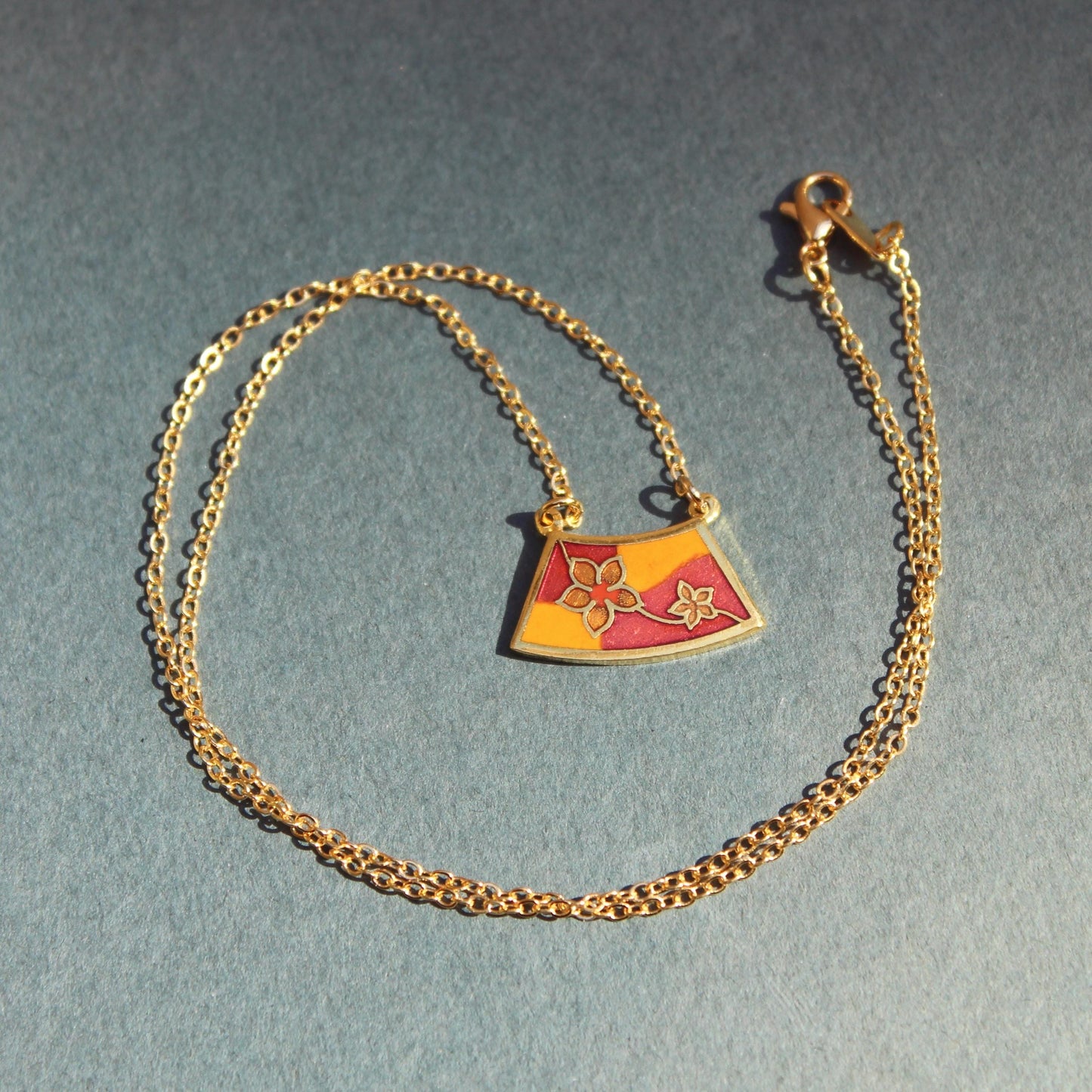 Vintage Enamel Floral Pendant Necklace - Vintage Flower Necklace - Vintage Inlaid Enamel Necklace