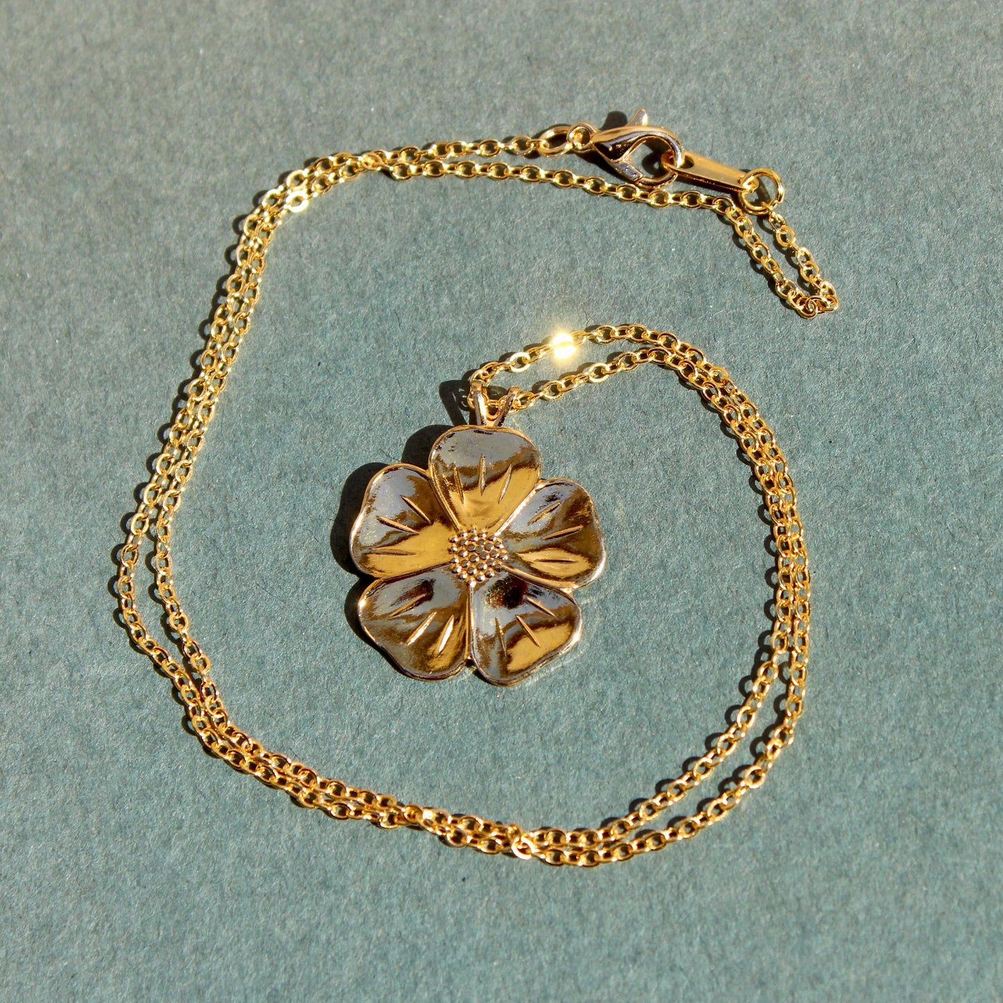 Vintage Gold Flower Necklace - Vintage Flower Pendant Necklace - Gold Plated Flower Necklace