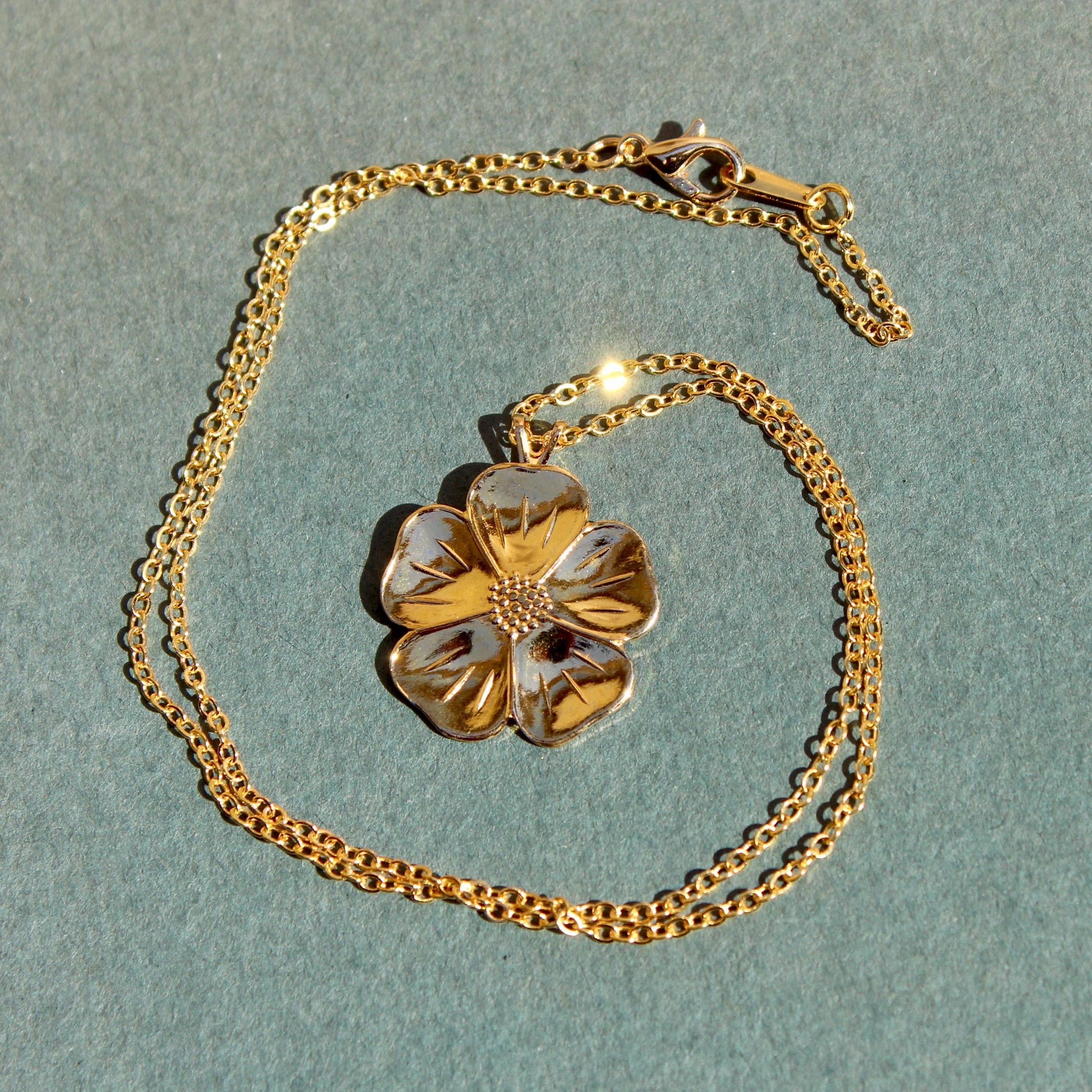 Vintage Gold Flower Necklace - Vintage Flower Pendant Necklace - Gold Plated Flower Necklace