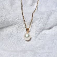 Load image into Gallery viewer, Classic Pearl Pendant Necklace
