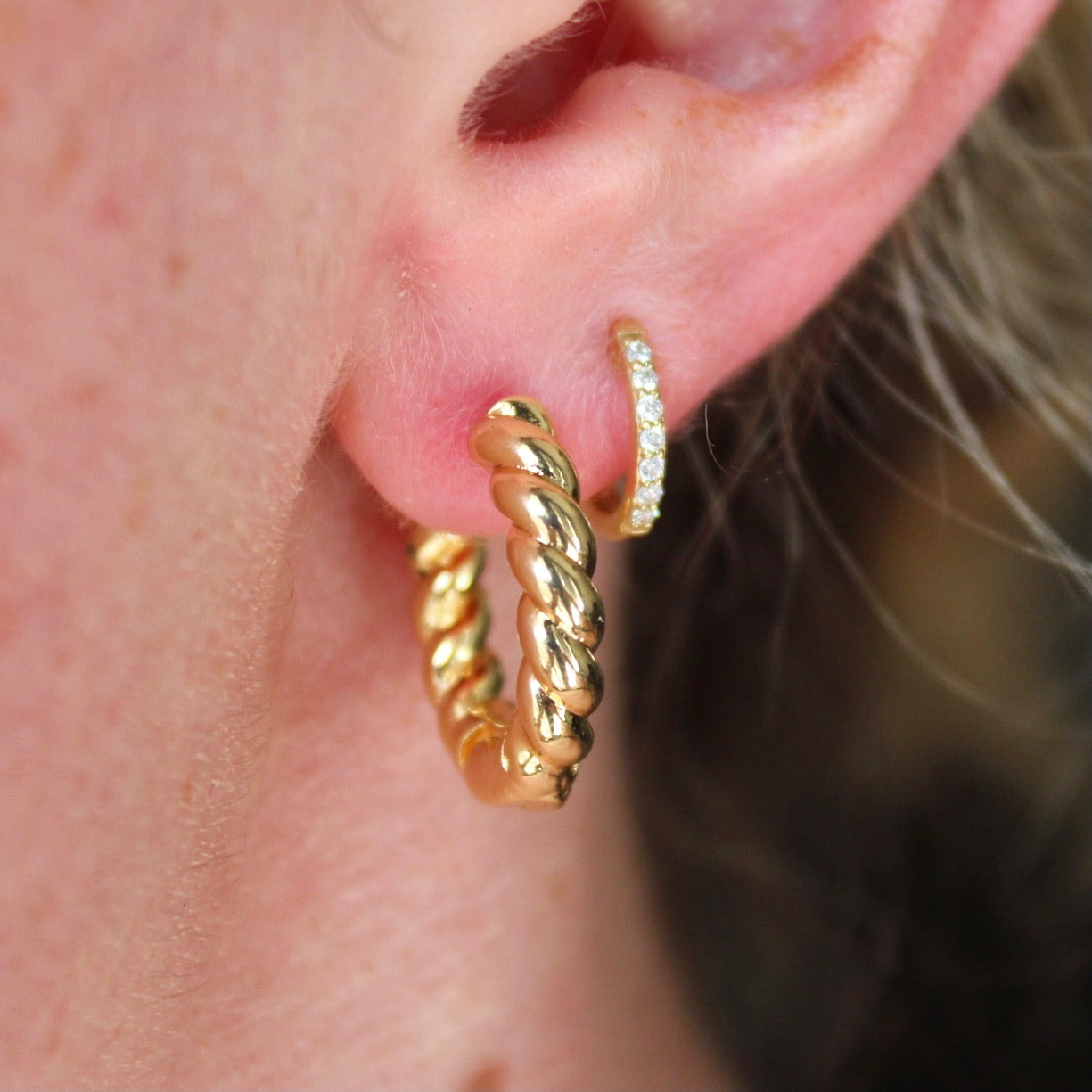 Medium Twist Hoop Earrings