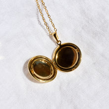Load image into Gallery viewer, Round Locket Pendant Necklace
