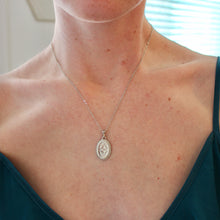 Load image into Gallery viewer, Lucky Clover Necklace

