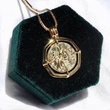 Load image into Gallery viewer, Classic Coin Pendant Necklace
